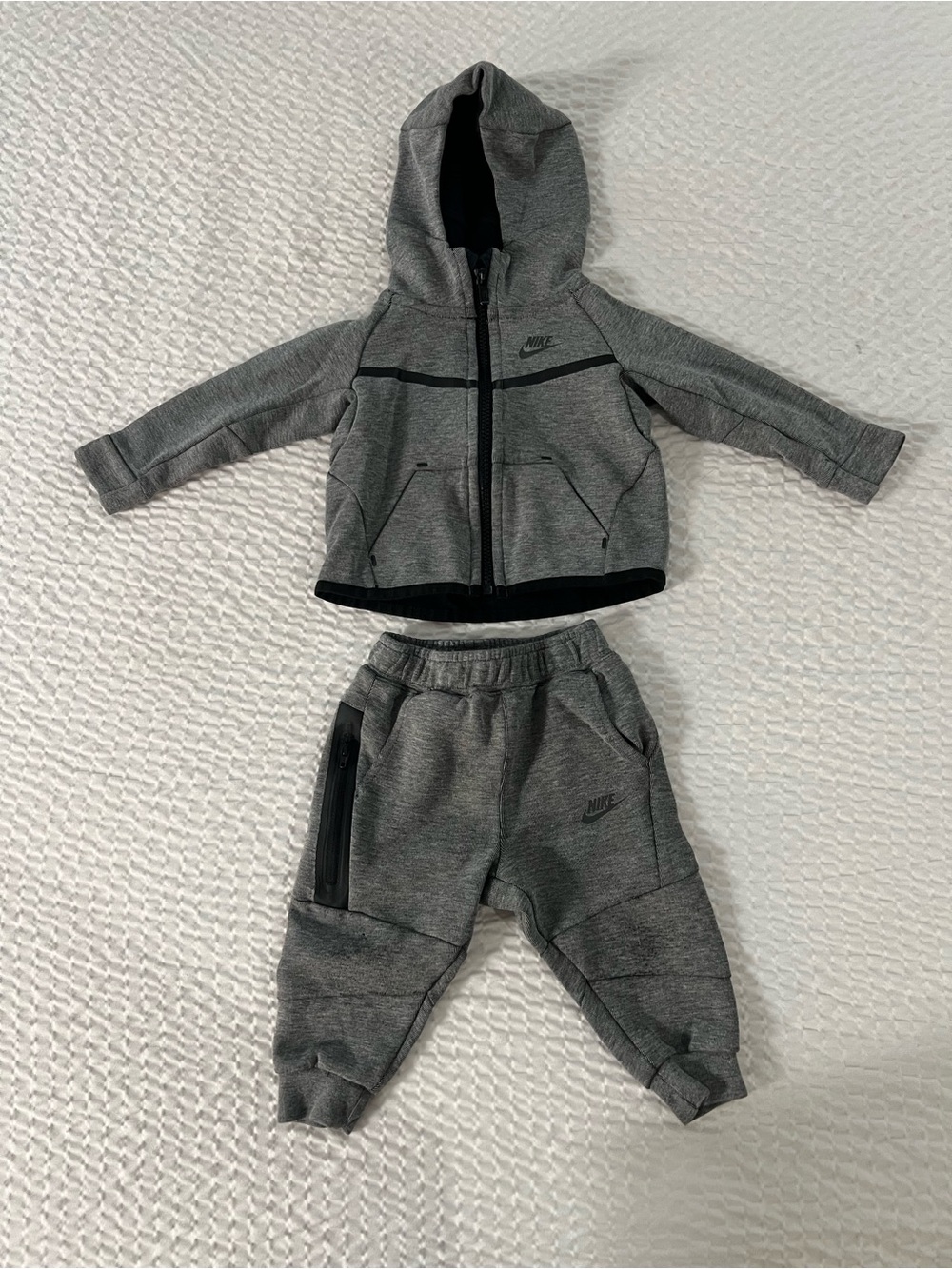 Nike Tech Fleece Tracksuit Jogger Sweat Suit Set Gray / Grey Boys 12M / 12 mos